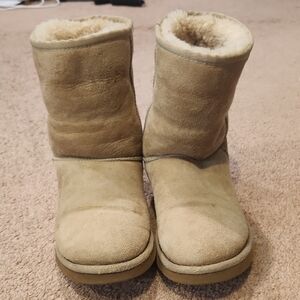 Ugg Classic Tan Short Boots with Shearling Lining Size 8